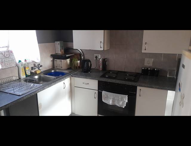 2 BEDROOM TOWNHOUSE FOR SALE IN PHILIP NEL PARK